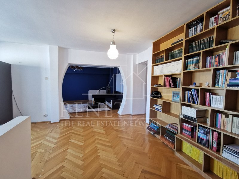 Apartament Central, bloc Casa Cartii