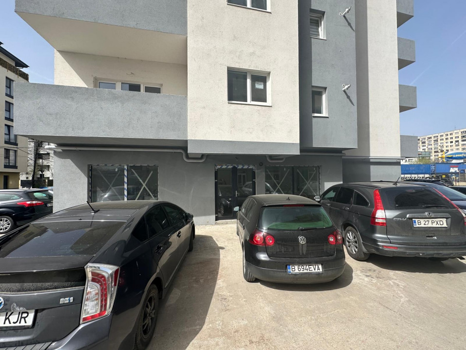 Spatiu comercial pe colt, vitrina mare, Grand Arena , bloc nou