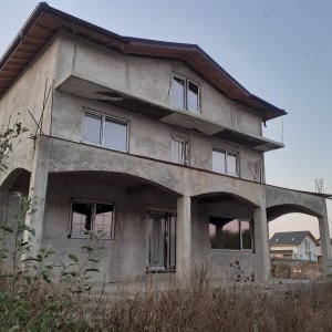 BERCENI CASA P+E 142 mp LOT 700 mp 