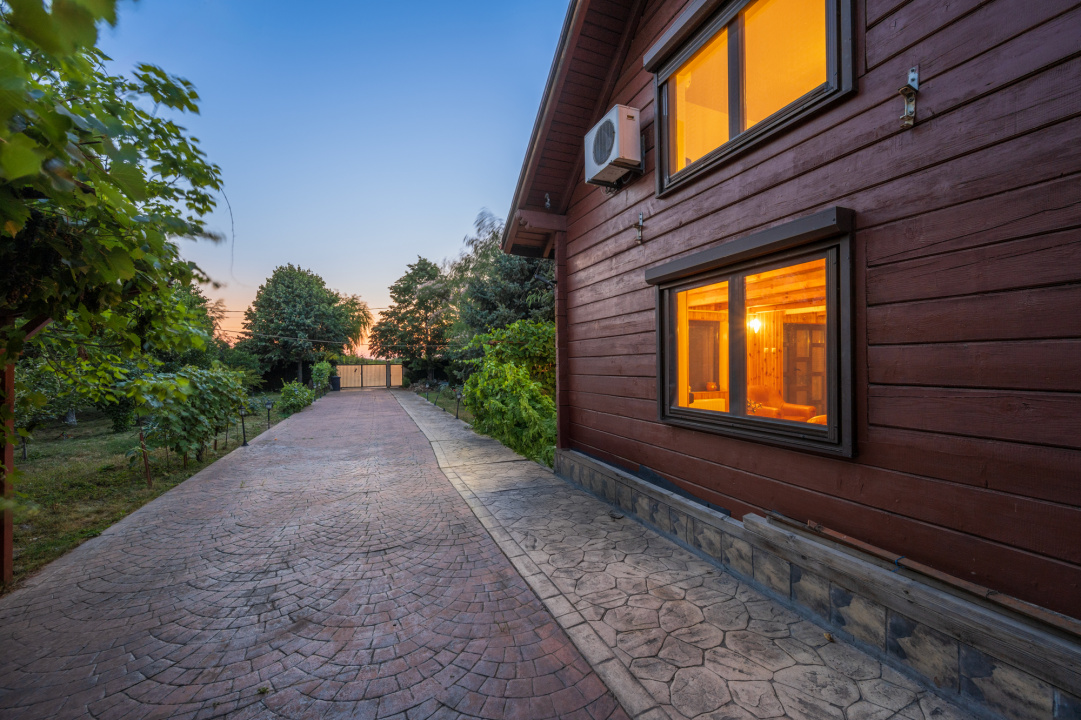 FUNDULEA – CENTRAL, CASA DE VACANTA 100 MP, LOT 2000 MP!