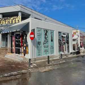 Spatiu comercial stradal | Piata Vitan | 14.4 mp | Vad pietonal | 2 vitrine