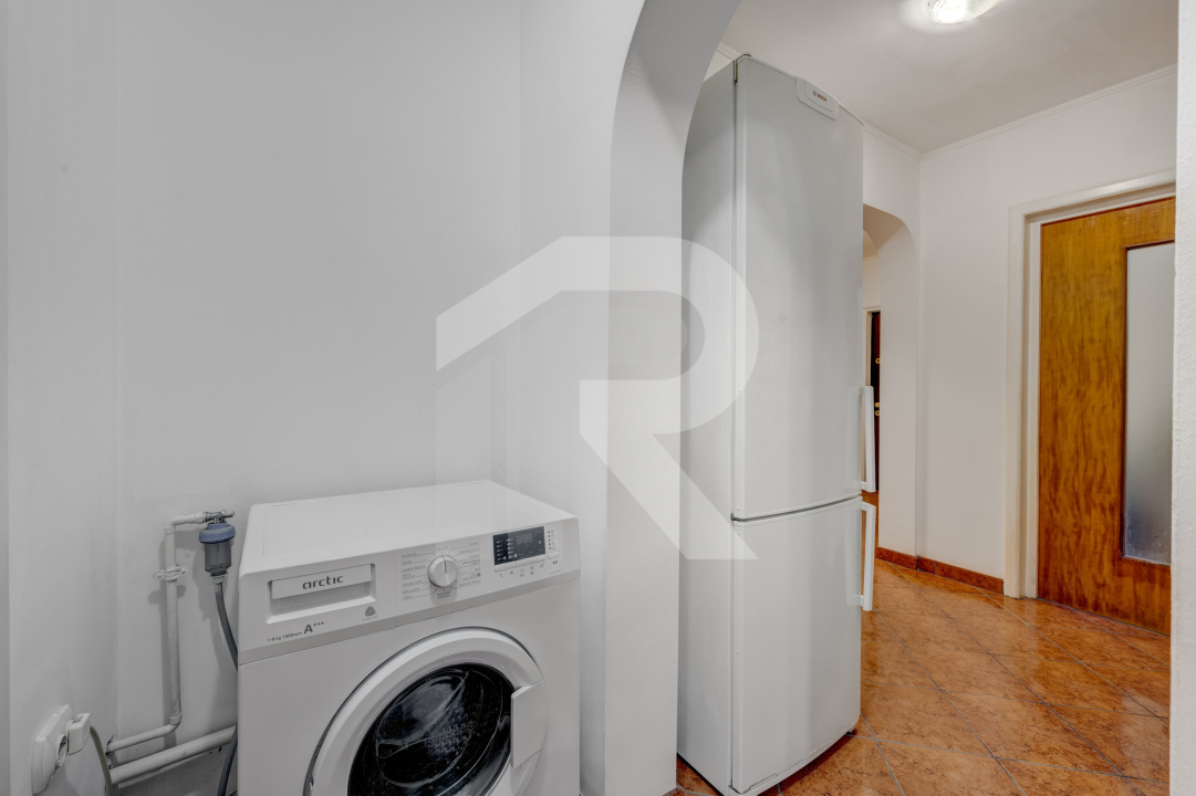 PIAȚA REȘIȚA, 3 CAMERE, 73 MP TOTAL, CENTRALA PROPRIE, LOC PARCARE!