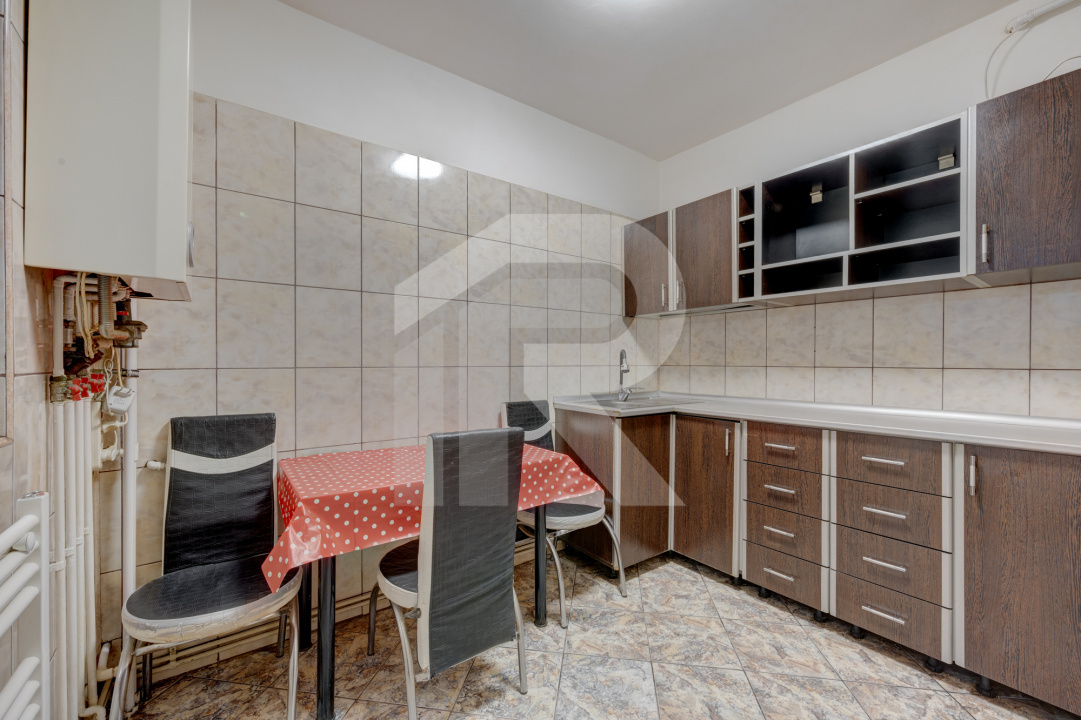 PIAȚA REȘIȚA, 3 CAMERE, 73 MP TOTAL, CENTRALA PROPRIE, LOC PARCARE!