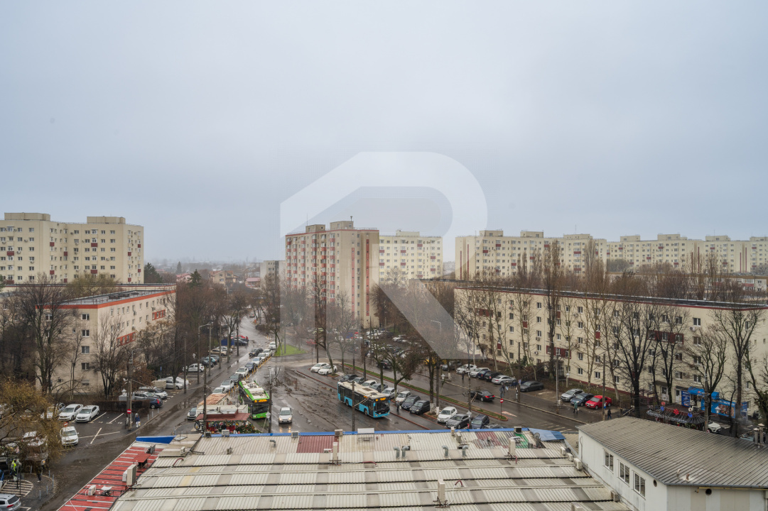 PIAȚA REȘIȚA, 3 CAMERE, 73 MP TOTAL, CENTRALA PROPRIE, LOC PARCARE!