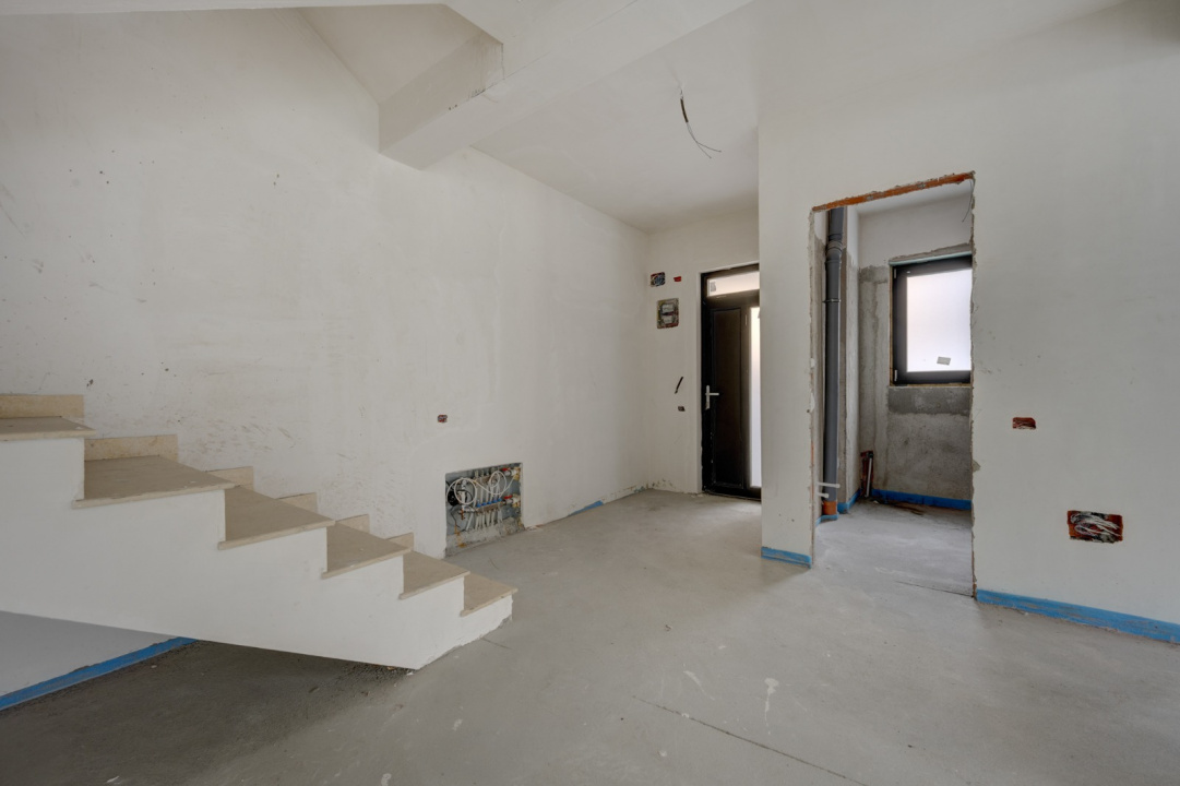 Casa se preda finisata - 4 bai - 3 dormitoare - curte - parcare -  metrou Păcii 