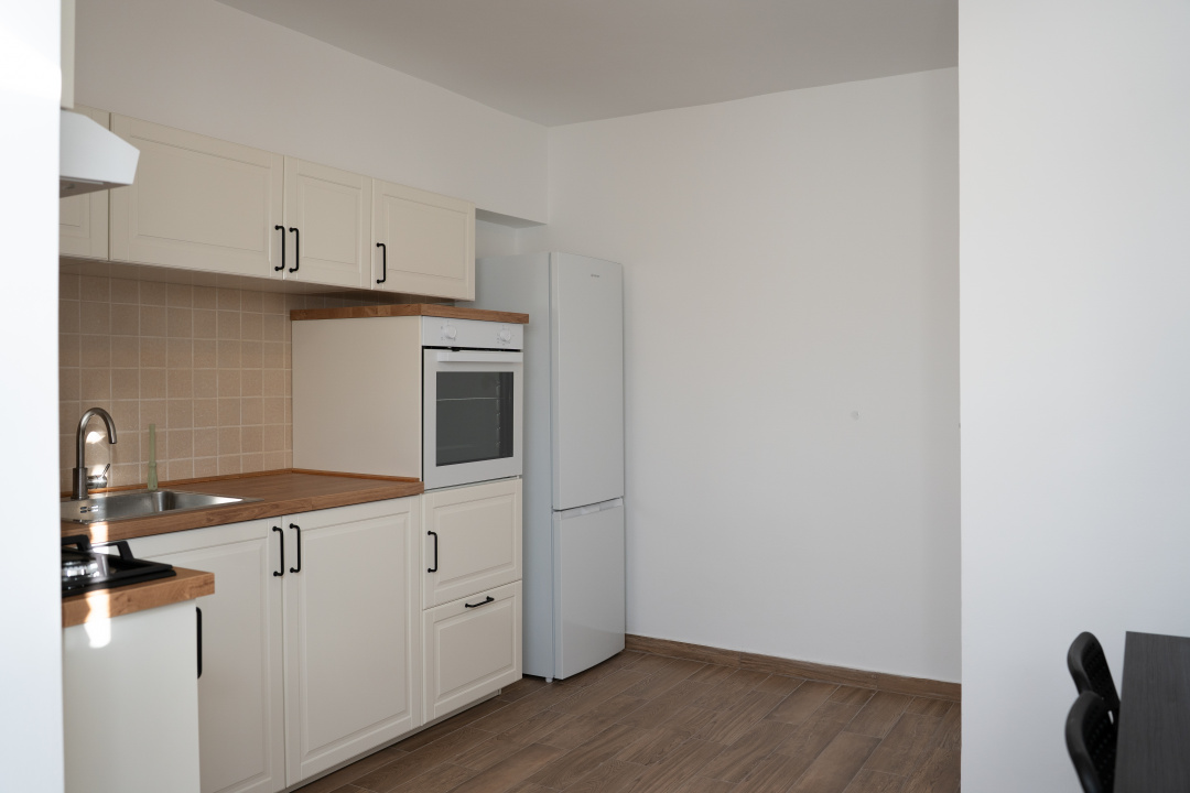 Cel mai scump dar si cel mai frumos 4 camere din Aparatorii Patriei