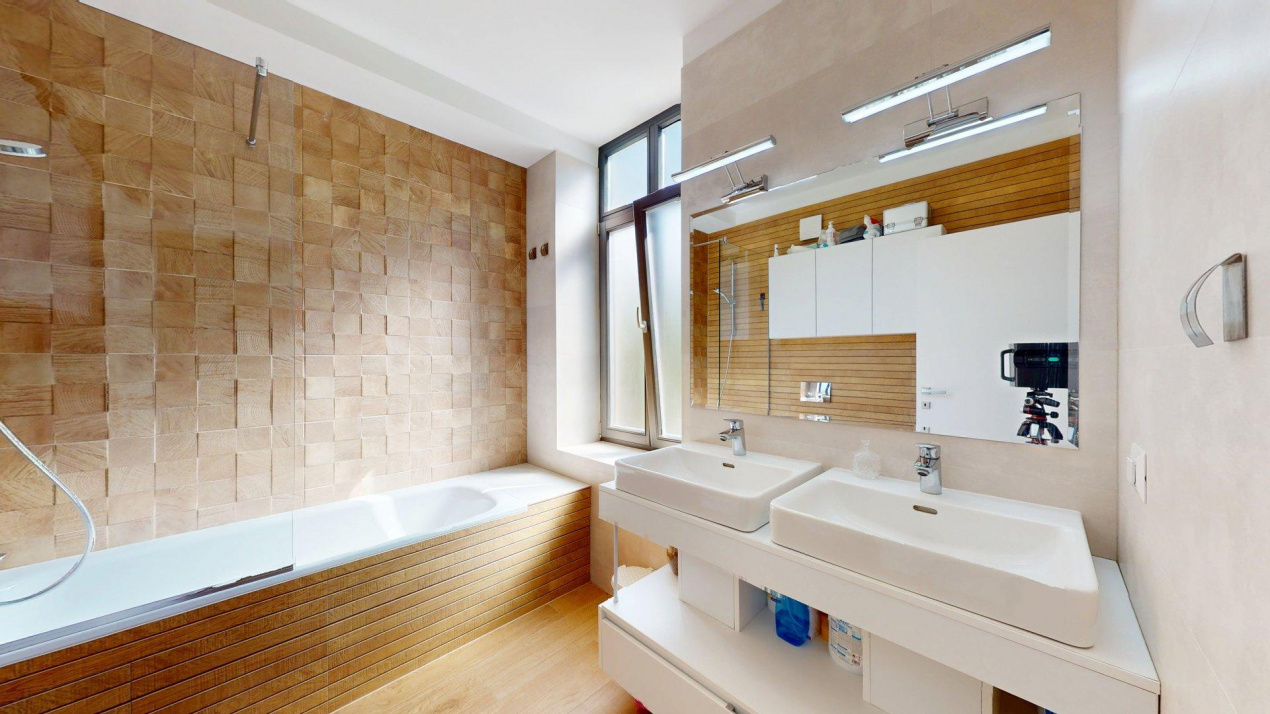 Apartament elegant 2 cam cu istorie, rafinament și facilități premium